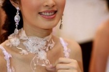 防城港人妖皇后(中国富豪娶人妖皇后)