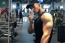 防城港肌肉男模(肌肉男模拟器)