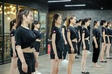 防城港兼职模特进修班(学生怎么兼职模特)
