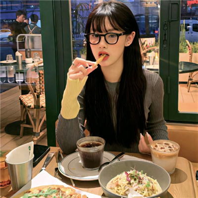 防城港伴游女生娄婷的资料
